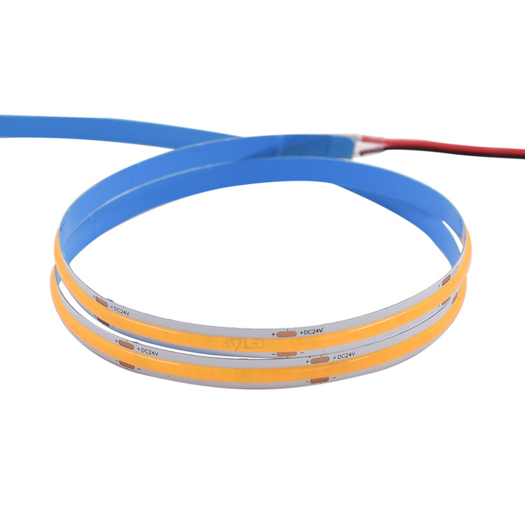 320 LEDs COB Strip Light Ζεστό λευκό 6500K Θερμοκρασία χρώματος CE RoHS πιστοποιημένο 3- 12V/24V